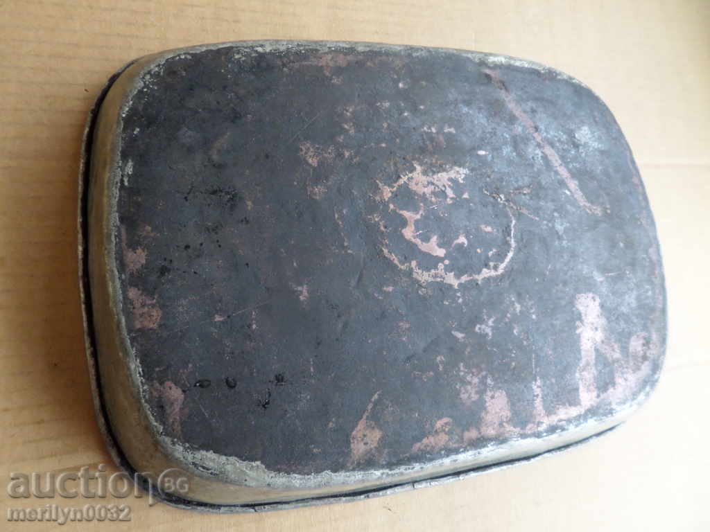 Delivery of Old pan, copper pot, baking tray, blue tray, copper vessel Delivery of Old pan, copper pot, baking tray, blue tray, copper vessel