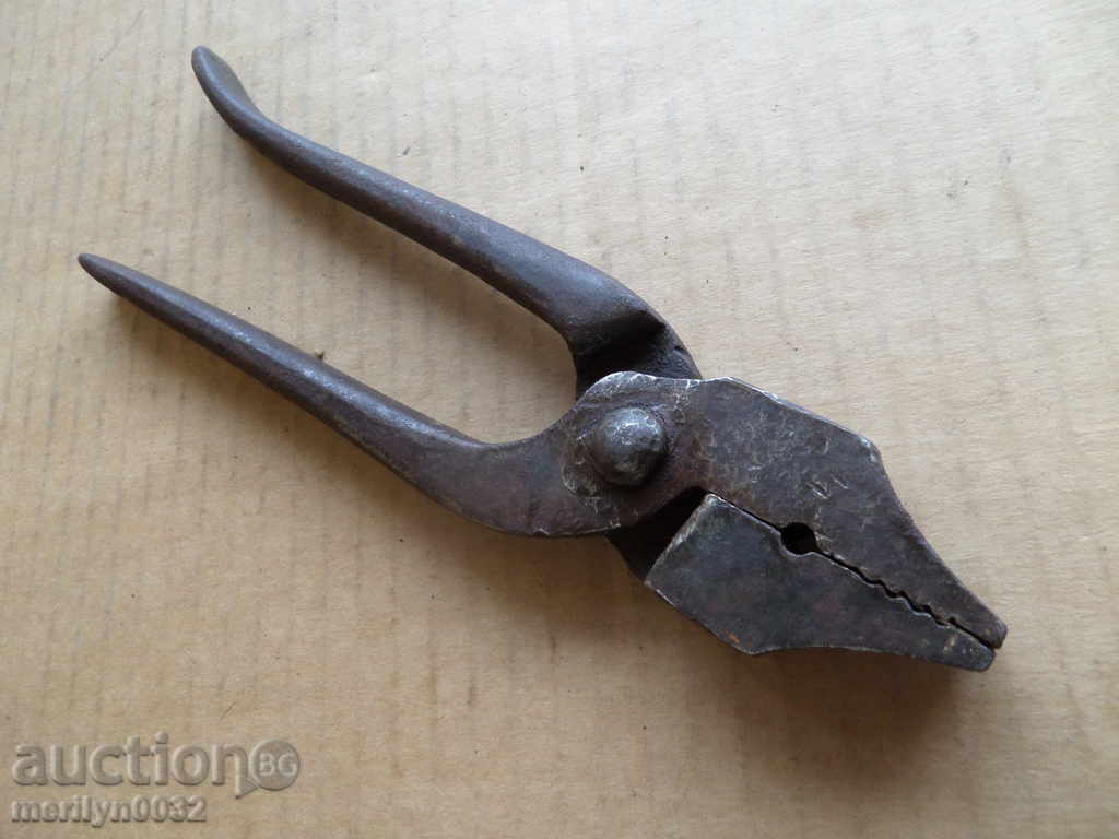 Auction Old army pliers of a gunner Auction Old army pliers of a gunner