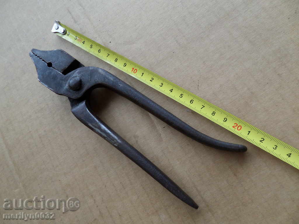 Delivery of Old army pliers of a gunner Delivery of Old army pliers of a gunner