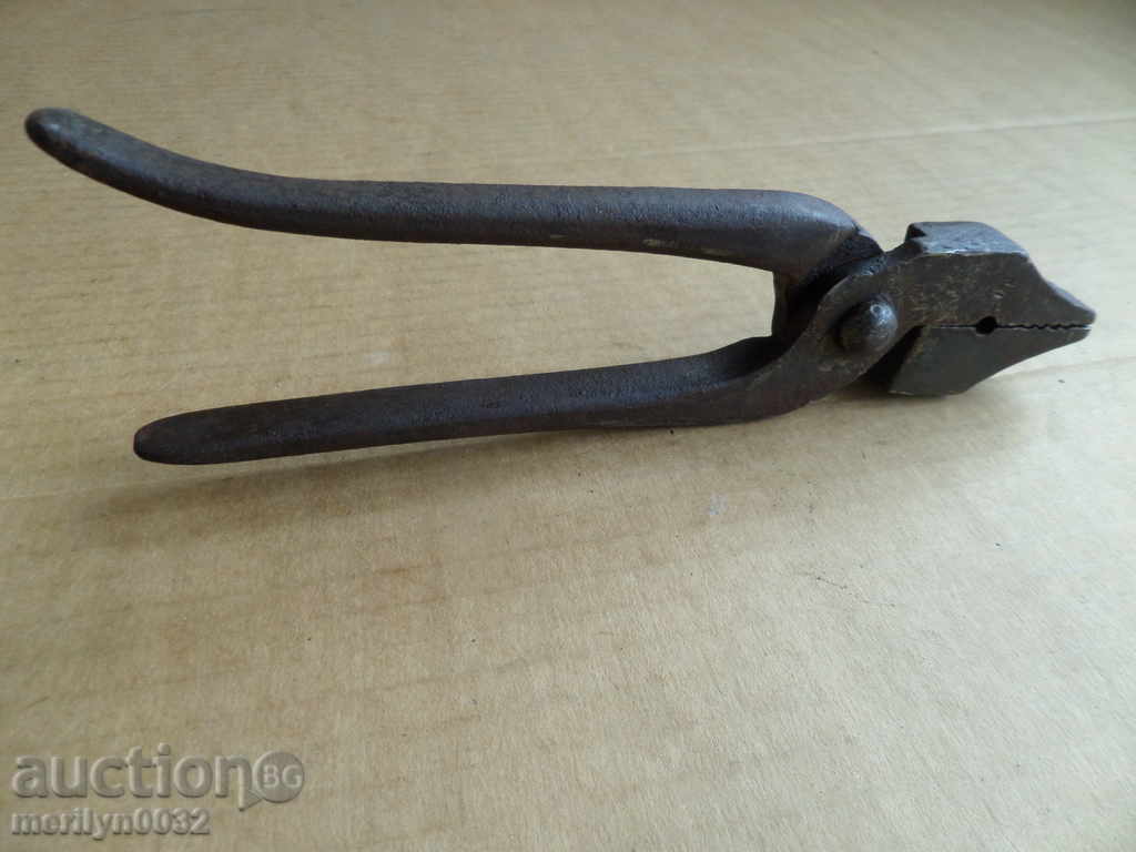 Old army pliers of a gunner