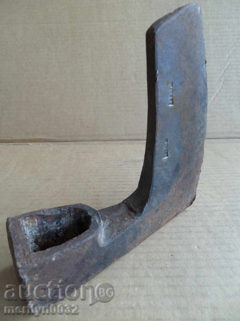 Auction  Old forged ax with a marker sato top without gauze