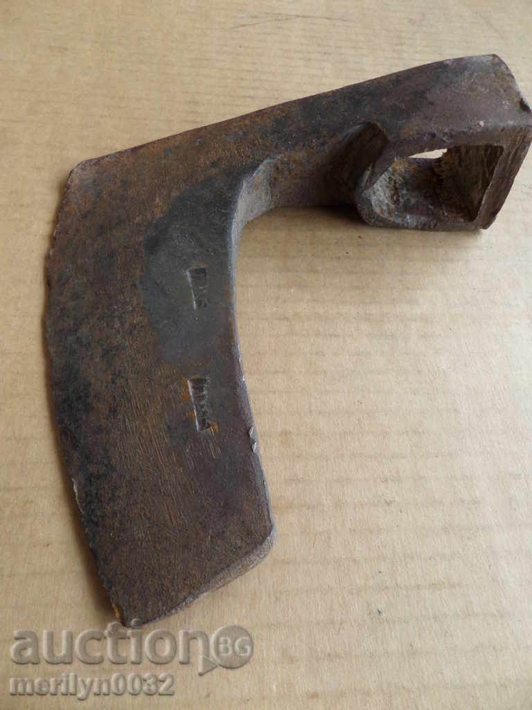 Old forged ax with a marker sato top without gauze - 5
