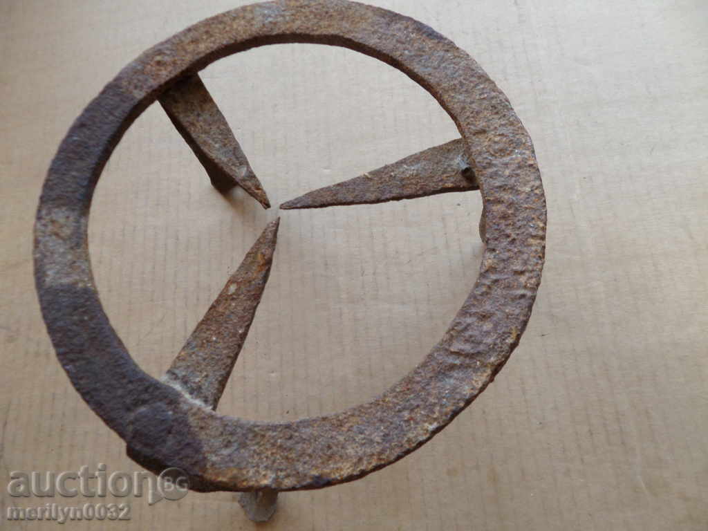 An old forged hearth furnace grill forged iron feathers with price 36.00 BGN | € 18.41 An old forged hearth furnace grill forged iron feathers with price 36.00 BGN | € 18.41