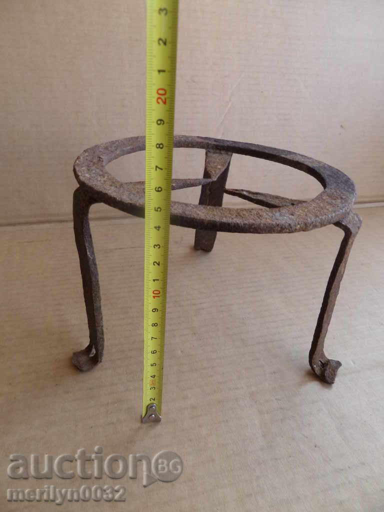 Auction An old forged hearth furnace grill forged iron feathers Auction An old forged hearth furnace grill forged iron feathers