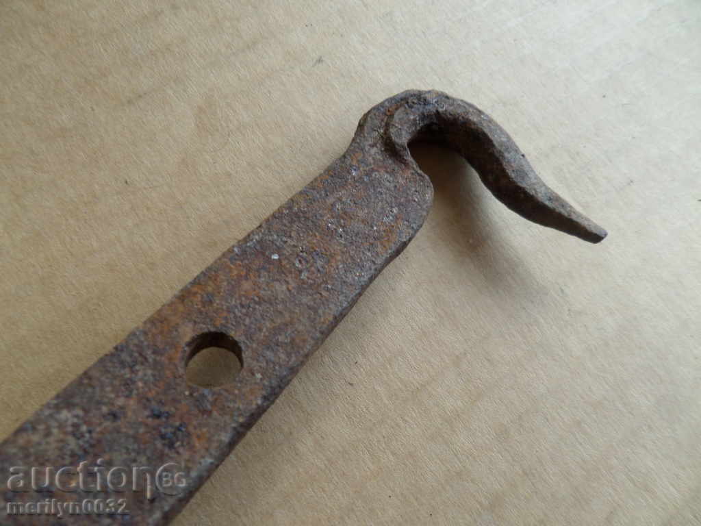 Old locking hook lock hook wrought iron latch with price 39.00 BGN | € 19.94 Old locking hook lock hook wrought iron latch with price 39.00 BGN | € 19.94