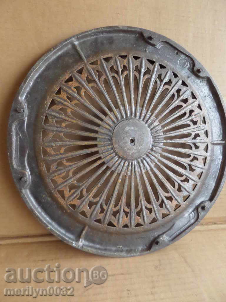 Auction Old wood-made aluminum disk tray for garden table boards Auction Old wood-made aluminum disk tray for garden table boards