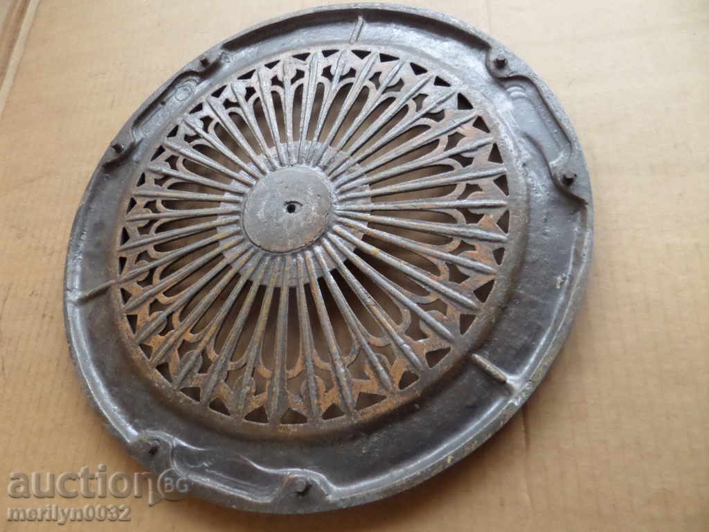 Delivery of Old wood-made aluminum disk tray for garden table boards Delivery of Old wood-made aluminum disk tray for garden table boards