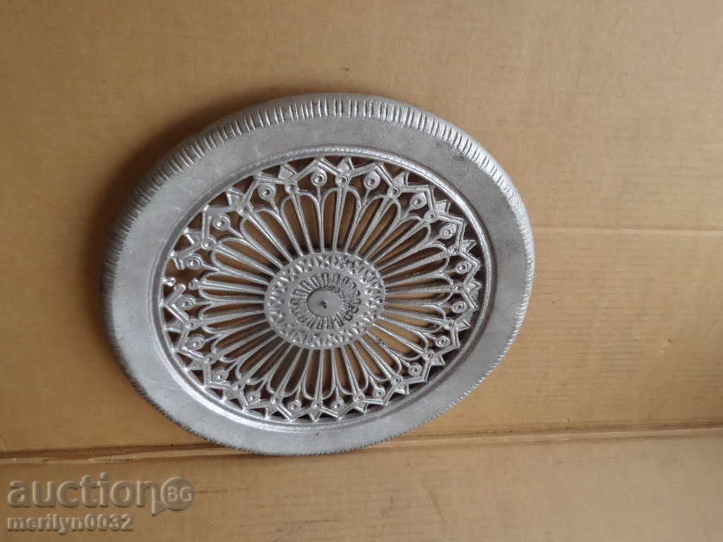 Auction Old wood-made aluminum disk tray for garden table boards Auction Old wood-made aluminum disk tray for garden table boards