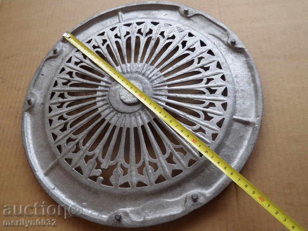 Delivery of Old wood-made aluminum disk tray for garden table boards Delivery of Old wood-made aluminum disk tray for garden table boards