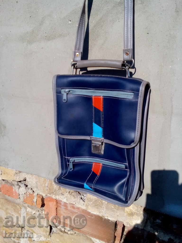 Παλιά δερμάτινη τσάντα με τιμή 20.00 BGN | € 10.23 Παλιά δερμάτινη τσάντα με τιμή 20.00 BGN | € 10.23