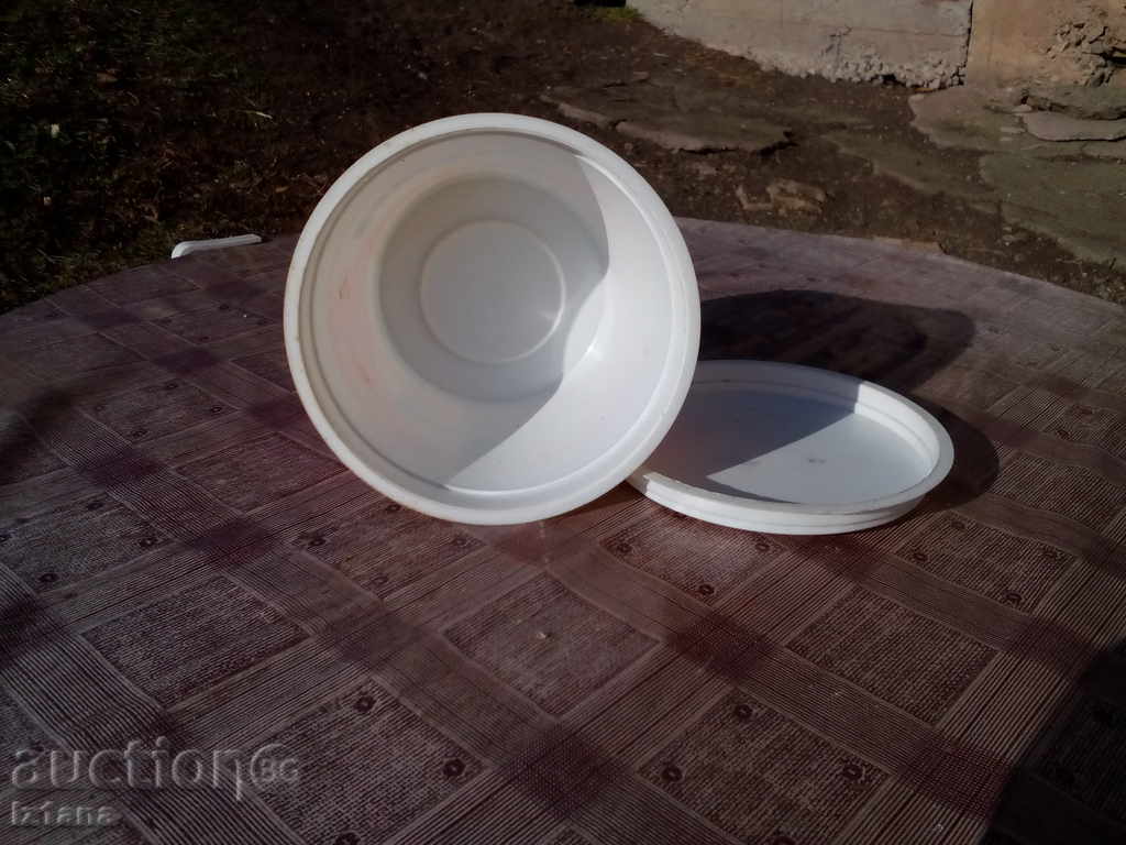 Auction  Ice cream box