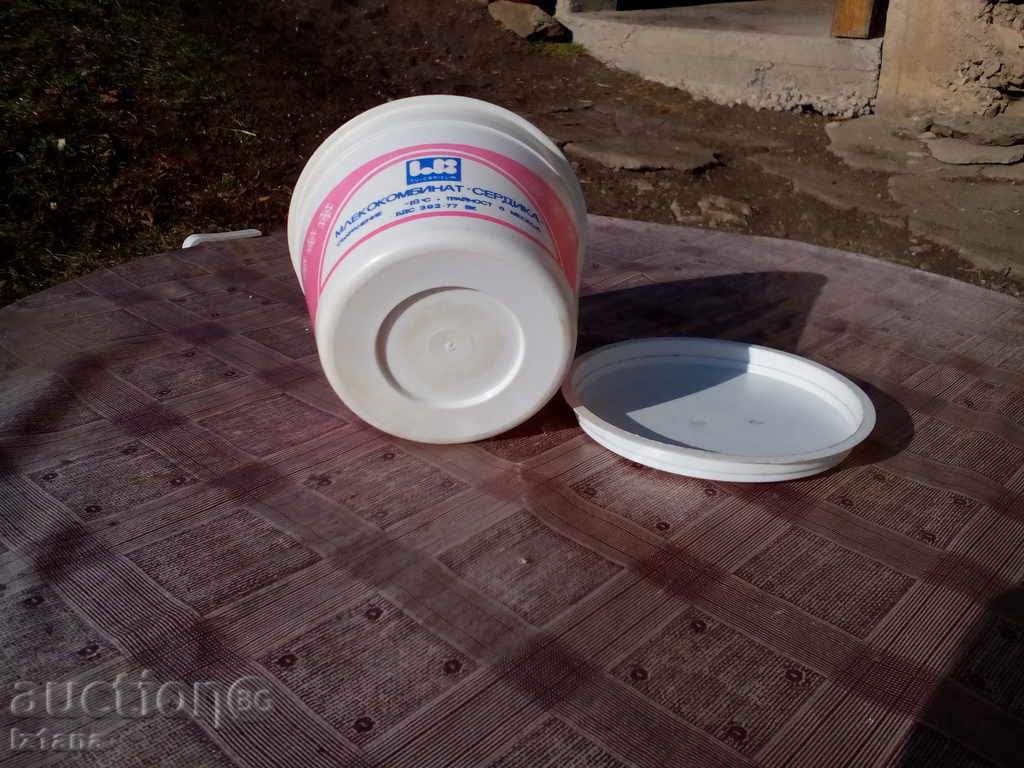 Delivery of Ice cream box