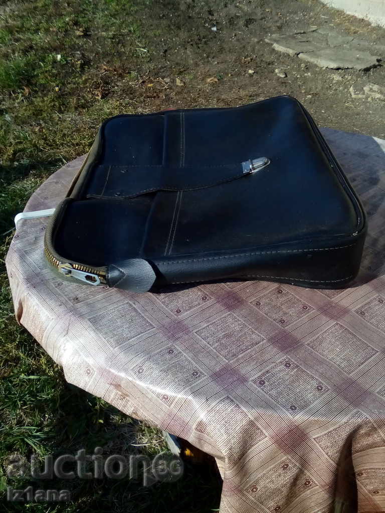 Кожена чанта с цена 12.00 лв. | € 6.14 Кожена чанта с цена 12.00 лв. | € 6.14