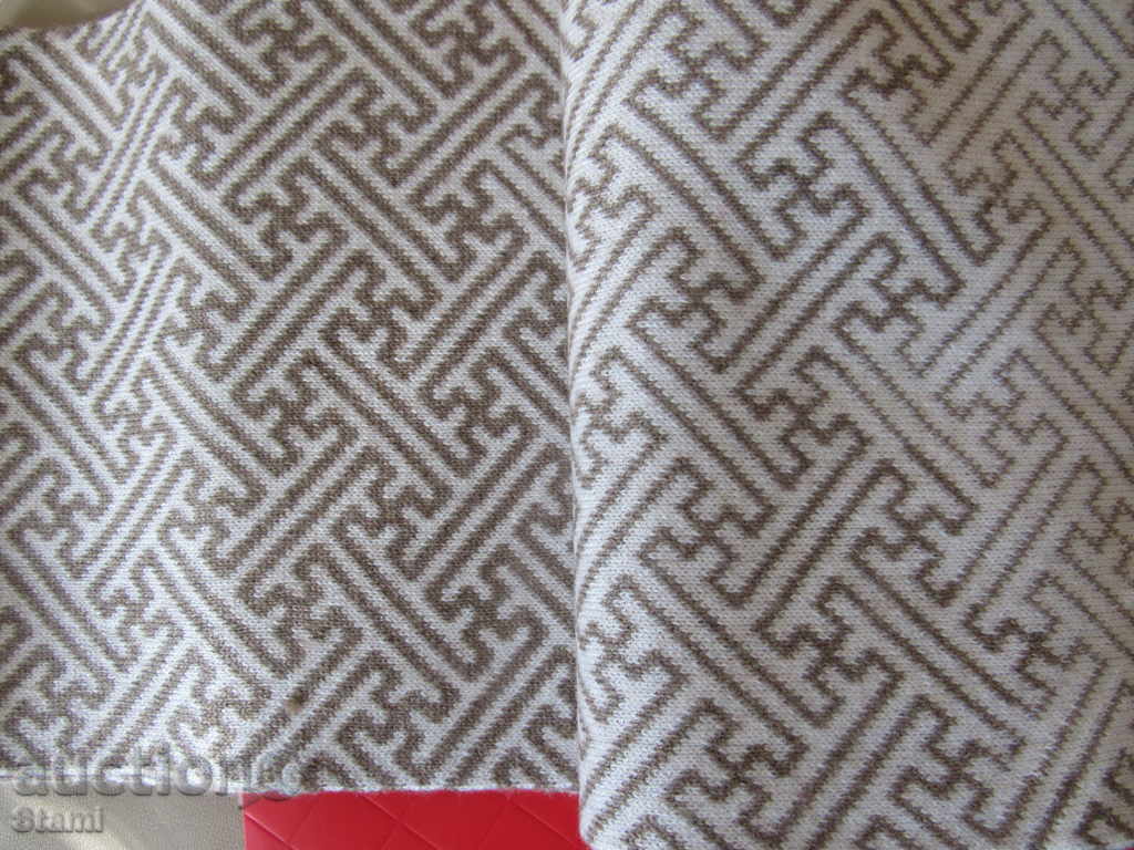 γυναικών διπλής όψης κασκόλ 100% μαλλί, Μογγολία με τιμή 69.90 BGN | € 35.74 γυναικών διπλής όψης κασκόλ 100% μαλλί, Μογγολία με τιμή 69.90 BGN | € 35.74