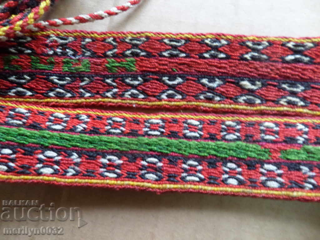 Auction  An old hand-woven belt from the beginning of the 20th century wears a length of 2.9 meters