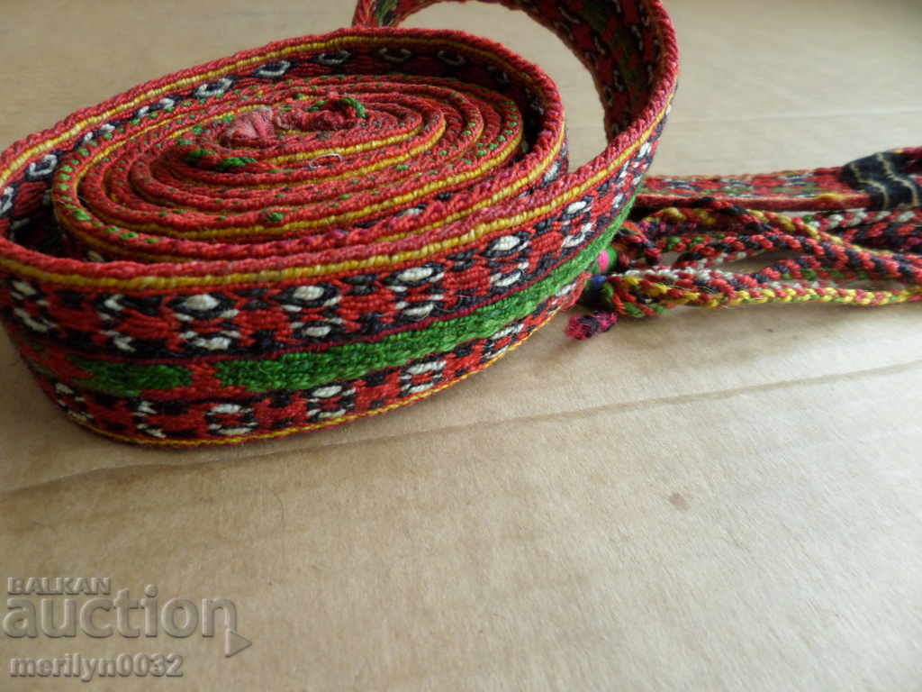 Delivery of An old hand-woven belt from the beginning of the 20th century wears a length of 2.9 meters