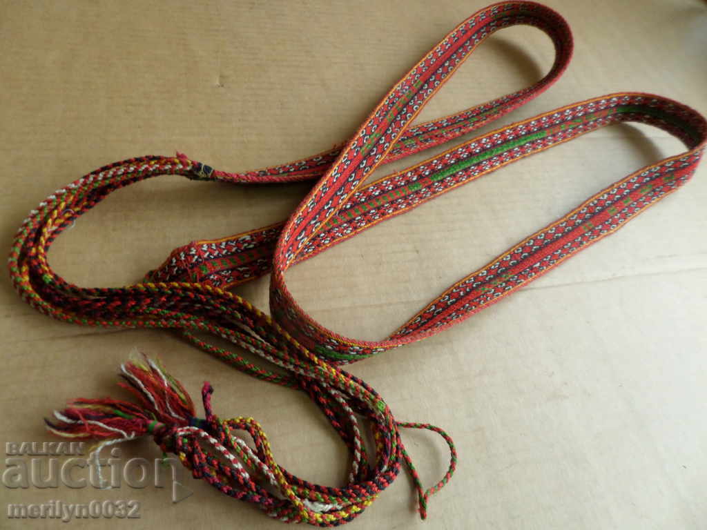 An old hand-woven belt from the beginning of the 20th century wears a length of 2.9 meters - 5