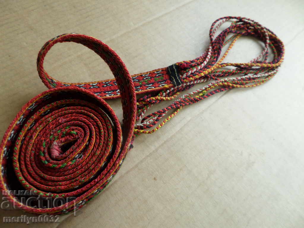 An old hand-woven belt from the beginning of the 20th century wears a length of 2.9 meters - 7
