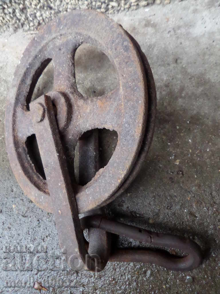 Delivery of Old forged roller polystyrene wrought iron Delivery of Old forged roller polystyrene wrought iron