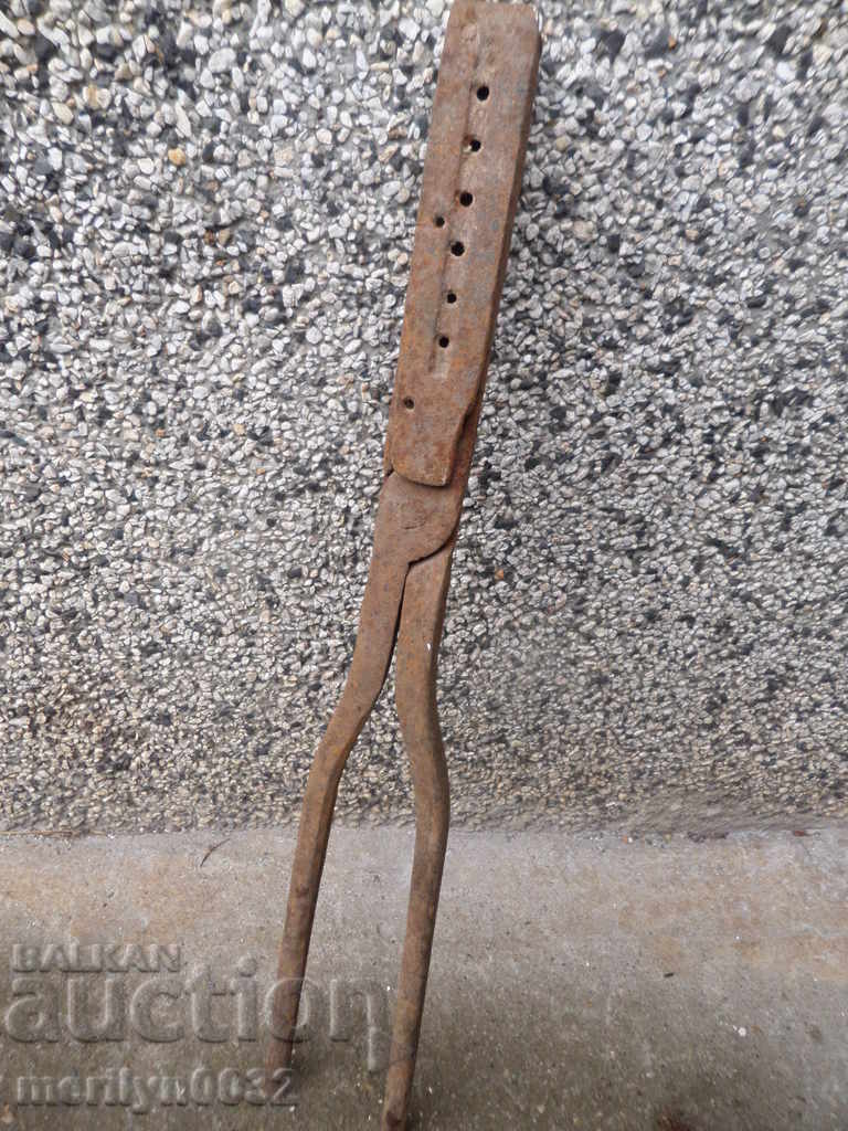 Σιδηρουργείο λαβίδες για χύτευση σφαίρες για το όπλο pishov