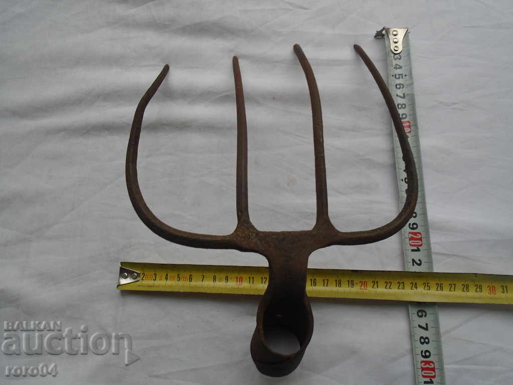 ГОЛЯМА СТАРА КОВАНА ВИЛА / ВИЛАР