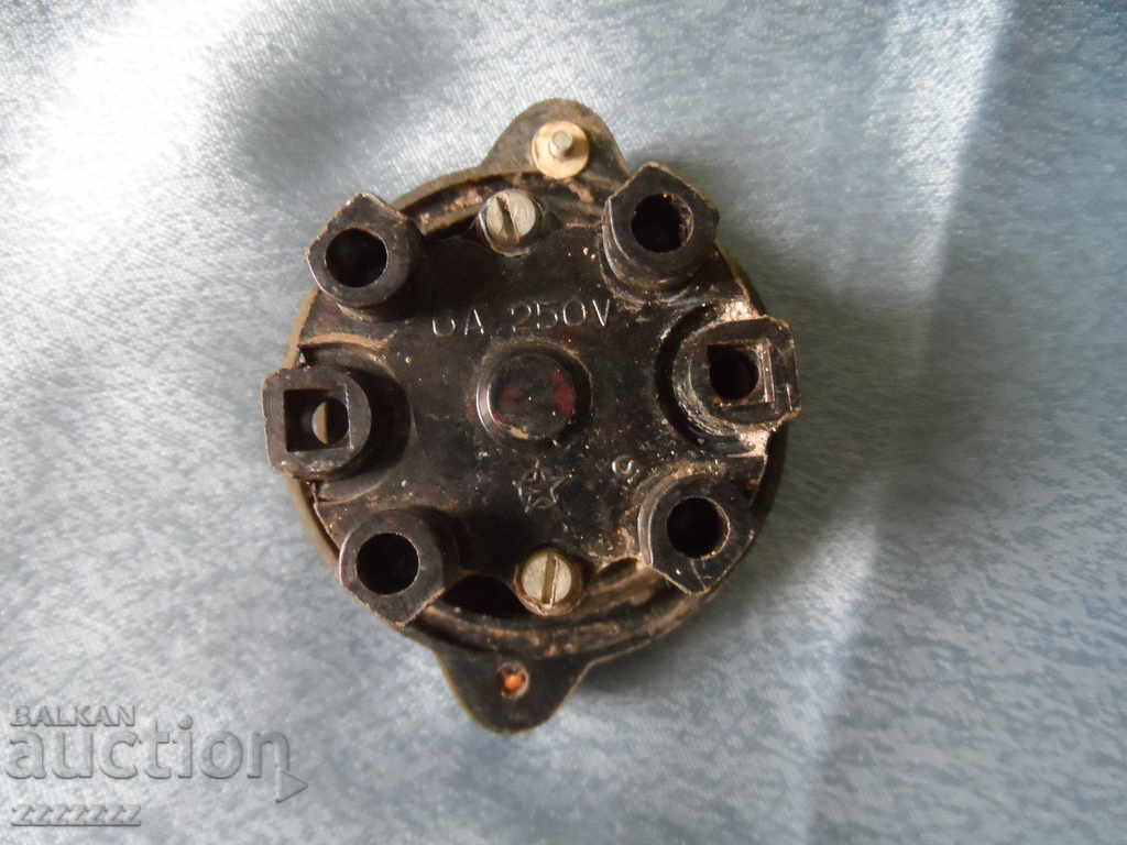 old bakelite key - 1 with price 10.00 BGN | € 5.11 old bakelite key - 1 with price 10.00 BGN | € 5.11