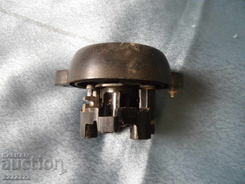 Auction old bakelite key - 1 Auction old bakelite key - 1