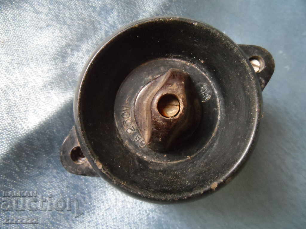 Delivery of old bakelite key - 1 Delivery of old bakelite key - 1