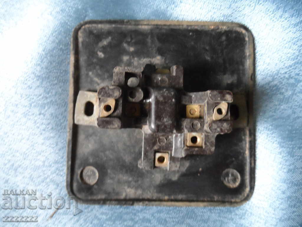 old bakelite key - 2 with price 10.00 BGN | € 5.11 old bakelite key - 2 with price 10.00 BGN | € 5.11