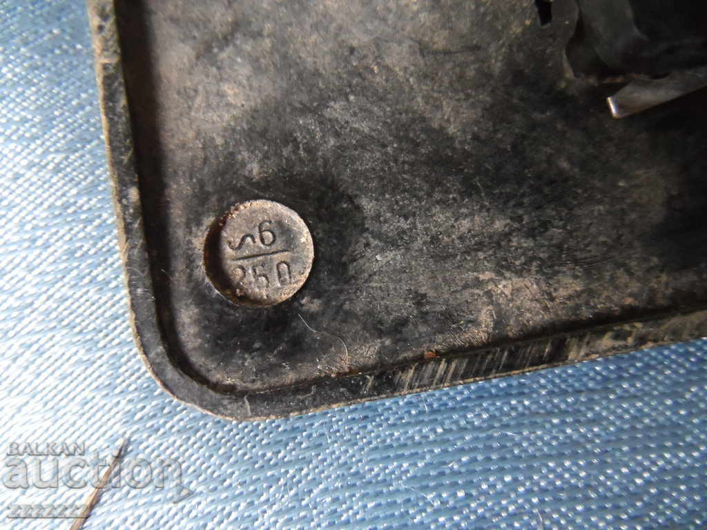 Auction old bakelite key - 2 Auction old bakelite key - 2