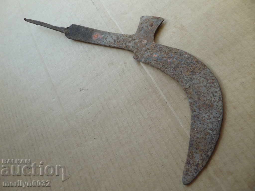 Old instrument picker with engraved wrought iron blade with price 28.00 BGN | € 14.32 Old instrument picker with engraved wrought iron blade with price 28.00 BGN | € 14.32