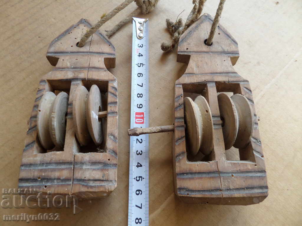 Delivery of Old wood pulleys, polispast for loom, wooden, primitive Delivery of Old wood pulleys, polispast for loom, wooden, primitive