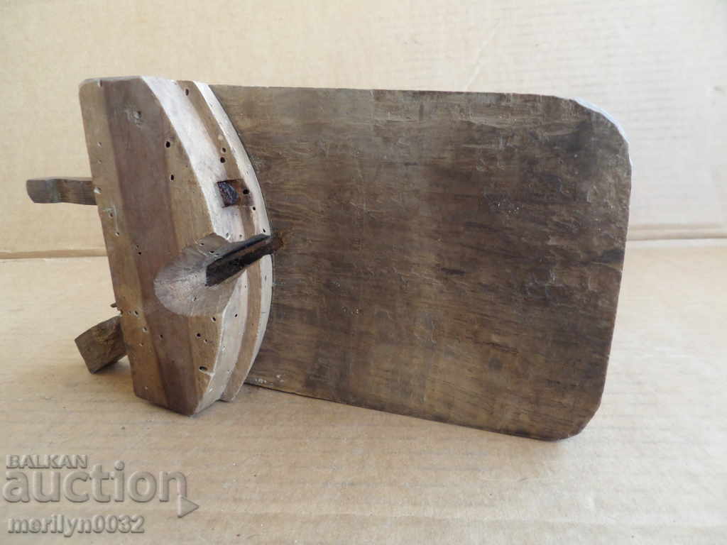 An old woodworking planer with a knife - 6 An old woodworking planer with a knife - 6