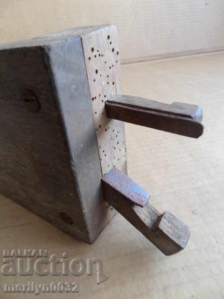 An old woodworking planer with a knife - 7 An old woodworking planer with a knife - 7