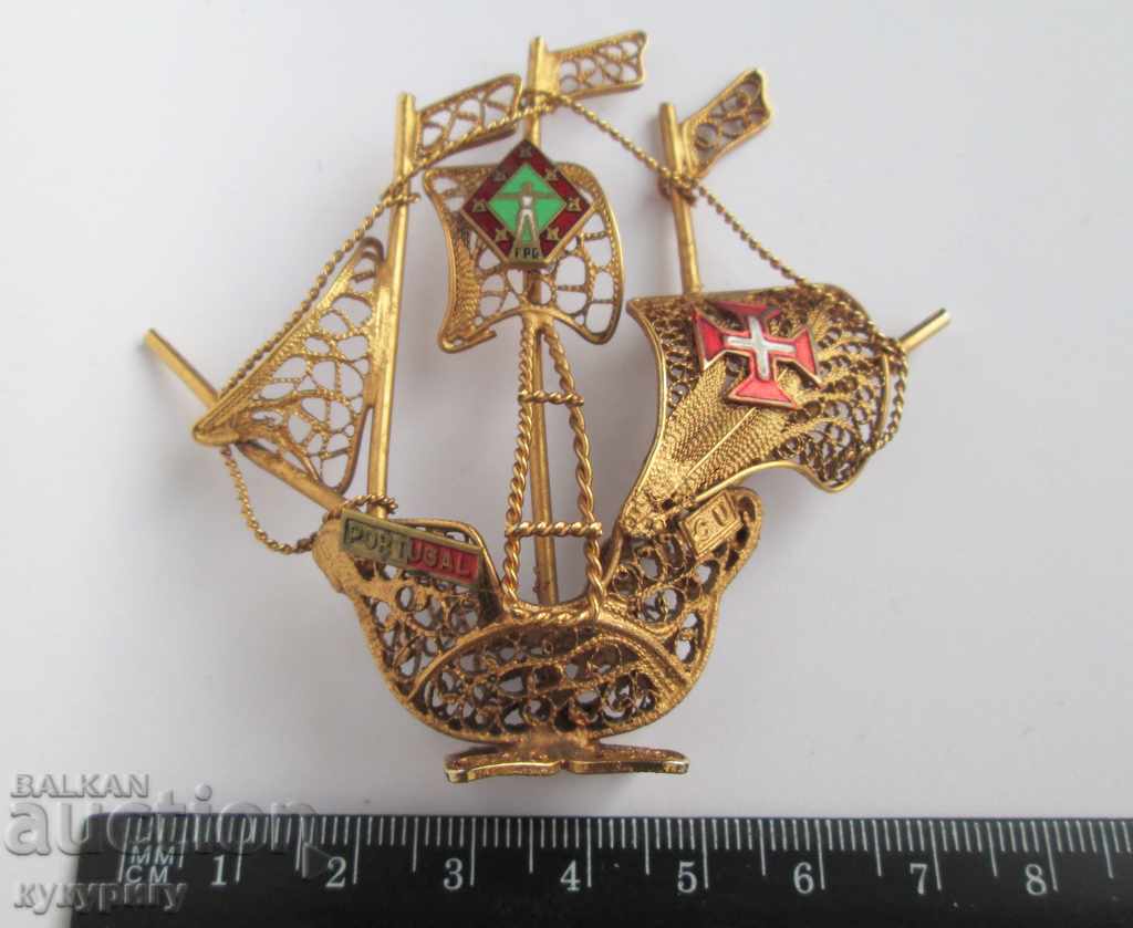 Auction a small canvas ship with a gold-plated hand-made filigree Auction a small canvas ship with a gold-plated hand-made filigree
