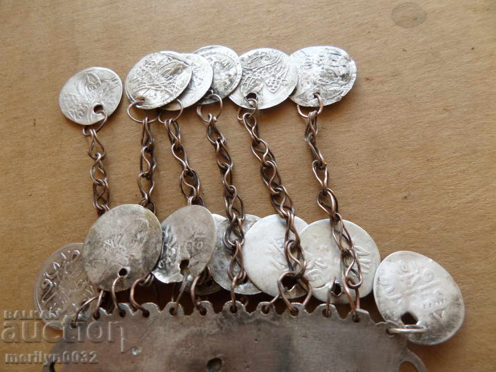 Δημοπρασία Γυναικεία κοσμήματα για κασκόλ, φούντα, κρεμαστό κόσμημα Δημοπρασία Γυναικεία κοσμήματα για κασκόλ, φούντα, κρεμαστό κόσμημα