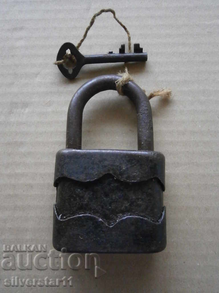 old padlock with price 15.00 BGN | € 7.67
