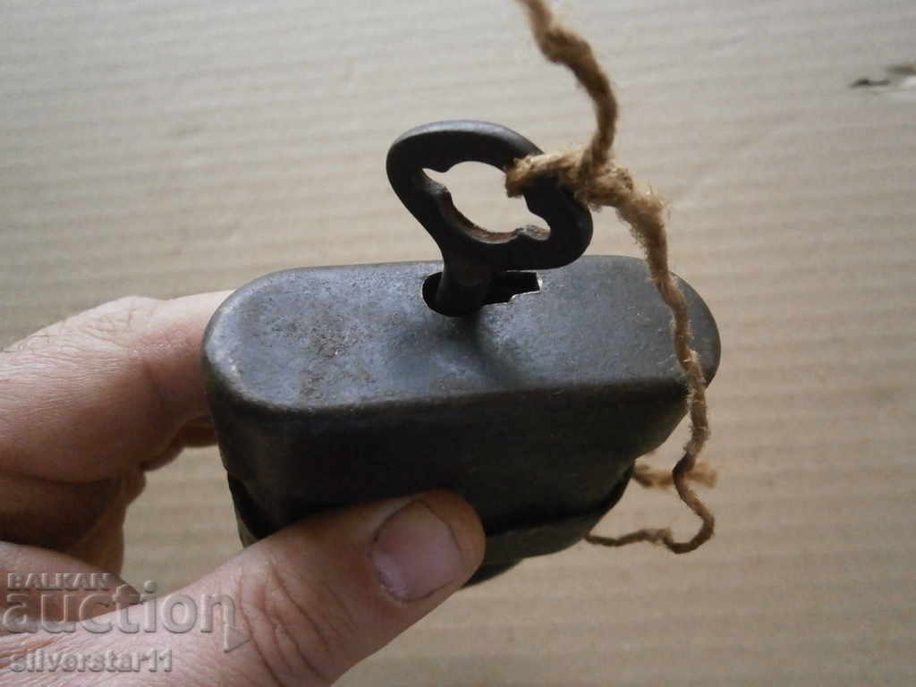 Delivery of old padlock