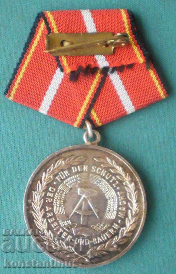 Livrarea Germania-GDR Medalie de Argint Militar Rare