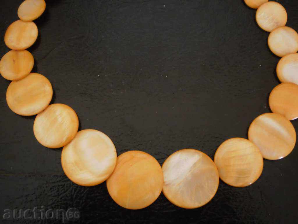 Delivery of Necklace with natural mother of pearl in orange