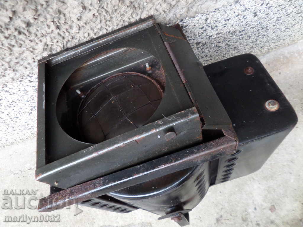 Auction Luminaire projector from theater lamp with magnifier lantern Auction Luminaire projector from theater lamp with magnifier lantern