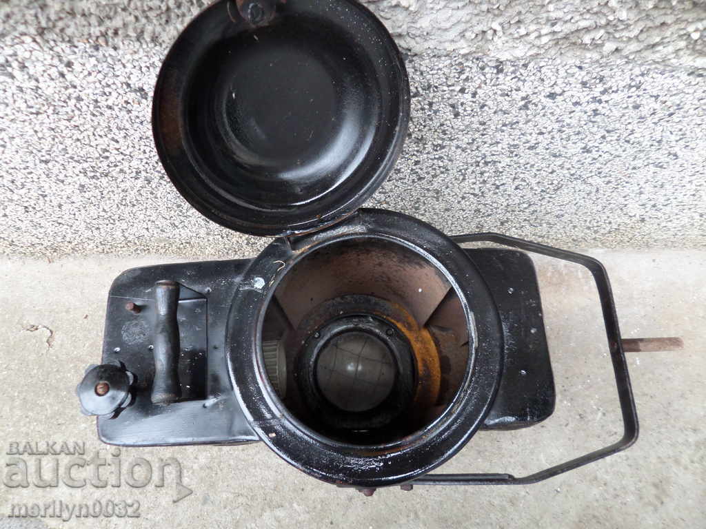 Delivery of Luminaire projector from theater lamp with magnifier lantern Delivery of Luminaire projector from theater lamp with magnifier lantern