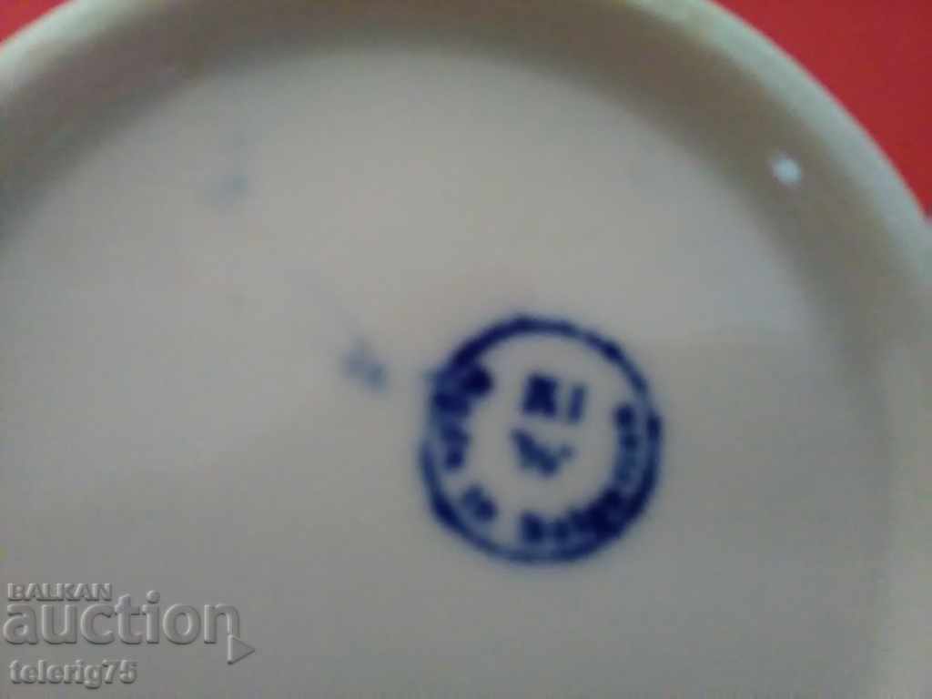 Auction Beautiful Old Retro Tea from Quality Bulgarian Porcelain Auction Beautiful Old Retro Tea from Quality Bulgarian Porcelain