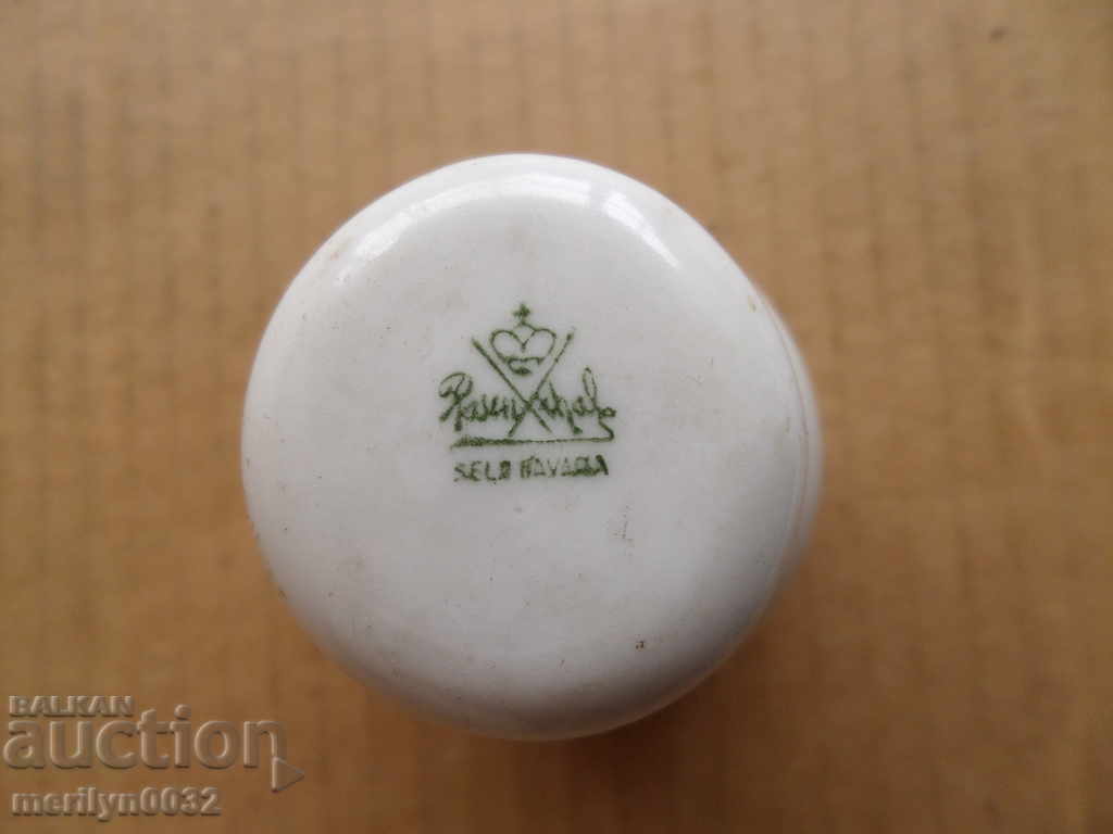 Delivery of Old electric cup of German porcelain from the Royal Electricity Network Delivery of Old electric cup of German porcelain from the Royal Electricity Network