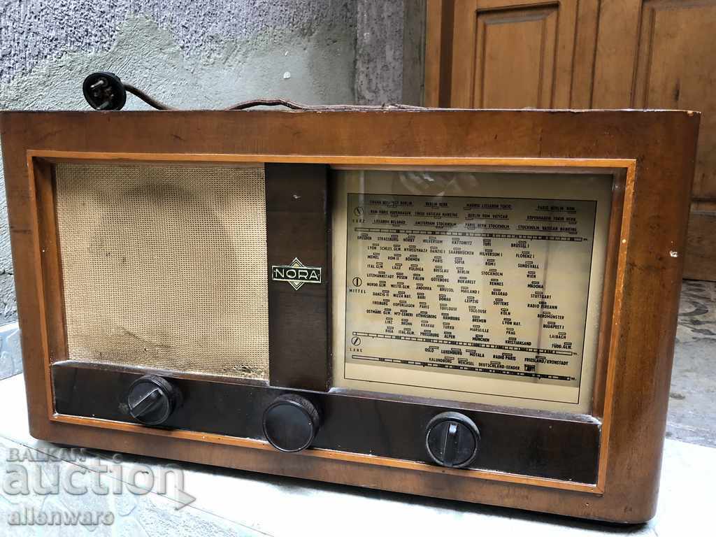 Παλιά ραδιόφωνο ΝΟΡΑ Βερολίνο FW 69-H του 1940.