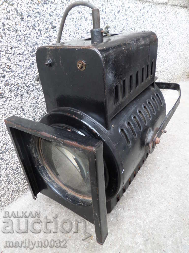 Luminaire projector from theater lamp with magnifier lantern