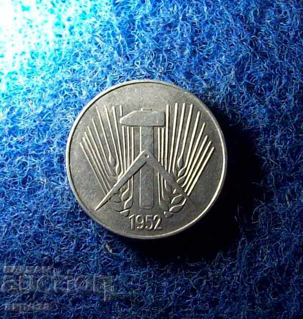 10 pfinging 1952 / A GDR with price 2.00 BGN | € 1.02 10 pfinging 1952 / A GDR with price 2.00 BGN | € 1.02