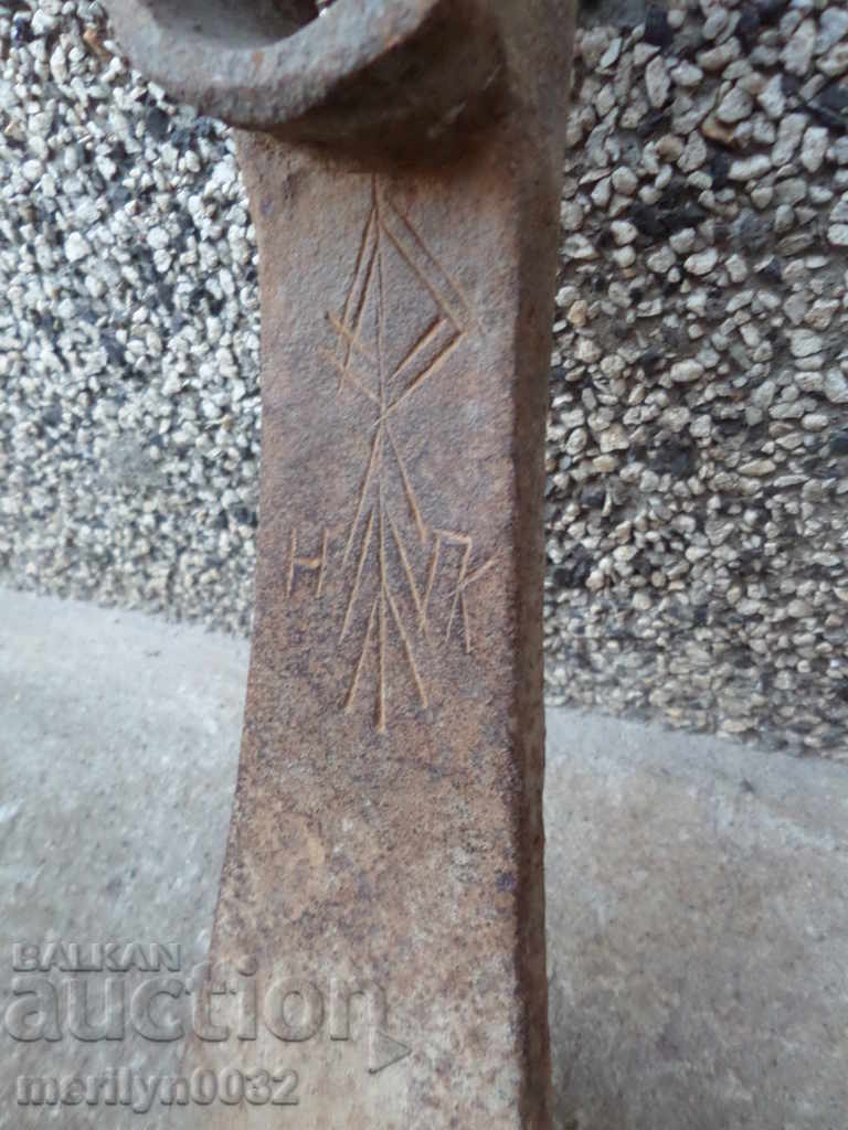 Old forged turntable, wrought iron, picking, tool, top with price 43.00 BGN | € 21.99 Old forged turntable, wrought iron, picking, tool, top with price 43.00 BGN | € 21.99