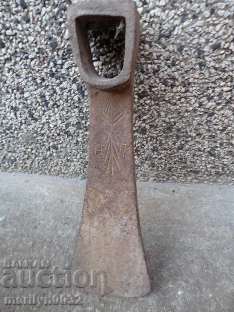Old forged turntable, wrought iron, picking, tool, top