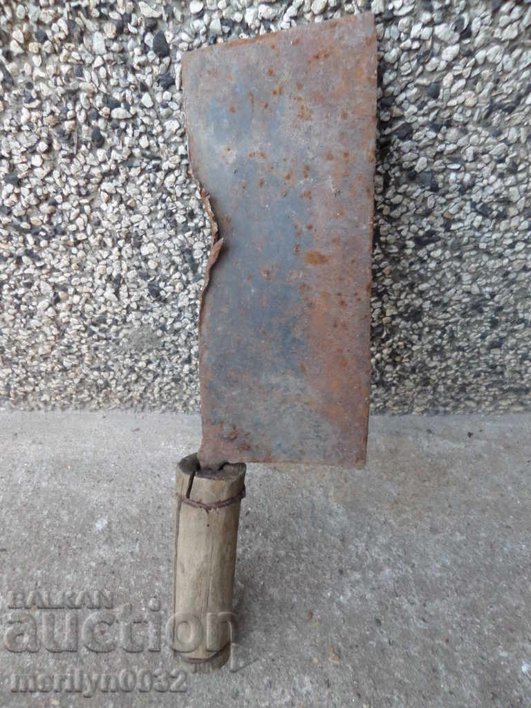 Παλιά πλαστά μπαλτάς, τσεκούρι, το τσεκούρι, μαχαίρι, μαχαίρι με τιμή 32.00 BGN | € 16.36 Παλιά πλαστά μπαλτάς, τσεκούρι, το τσεκούρι, μαχαίρι, μαχαίρι με τιμή 32.00 BGN | € 16.36